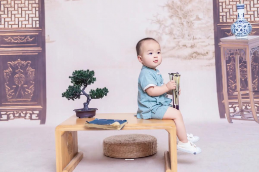 博白宝宝眼睛肿是什么原因